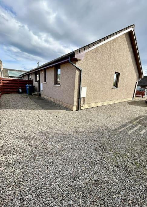 Cosy At Camden, Entire Bungalow Evanton Exteriör bild